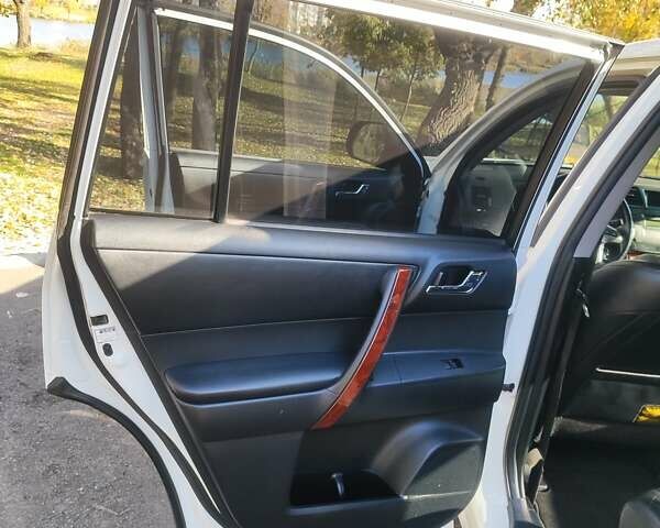 Білий Тойота Хайлендер, об'ємом двигуна 3.46 л та пробігом 227 тис. км за 16800 $, фото 22 на Automoto.ua
