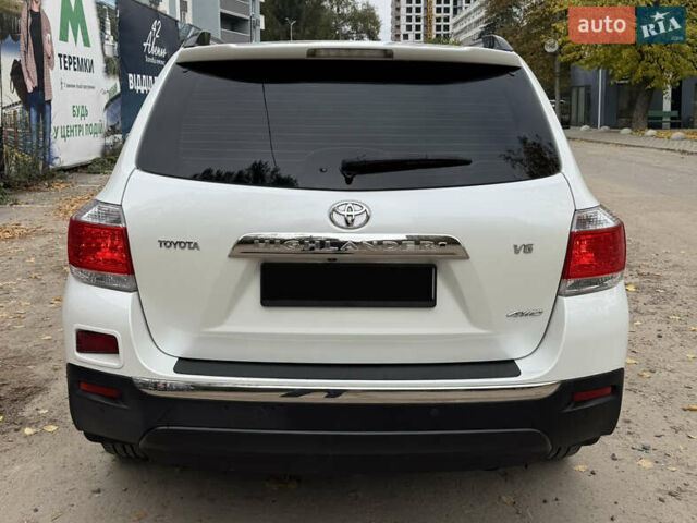Білий Тойота Хайлендер, об'ємом двигуна 3.5 л та пробігом 178 тис. км за 16200 $, фото 2 на Automoto.ua