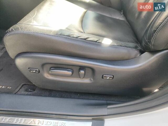 Білий Тойота Хайлендер, об'ємом двигуна 3.46 л та пробігом 227 тис. км за 16800 $, фото 13 на Automoto.ua