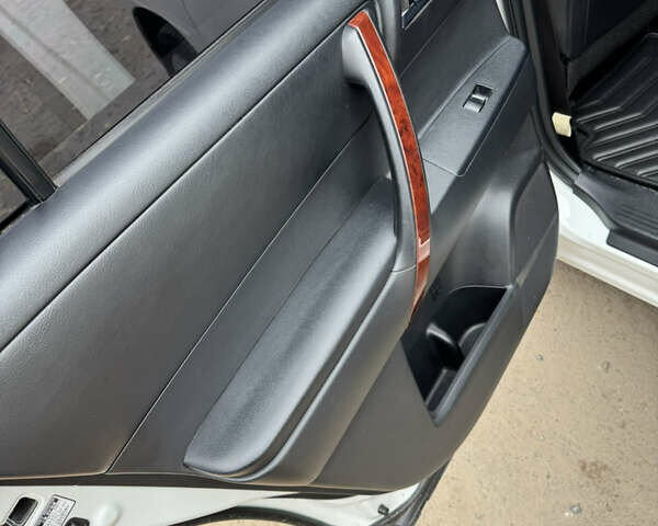 Білий Тойота Хайлендер, об'ємом двигуна 3.5 л та пробігом 178 тис. км за 16200 $, фото 9 на Automoto.ua