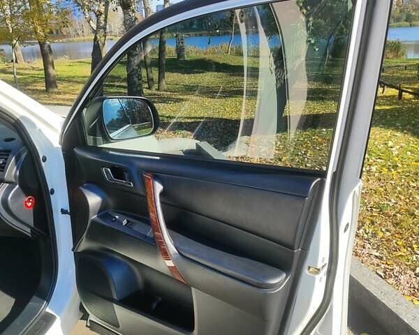 Білий Тойота Хайлендер, об'ємом двигуна 3.46 л та пробігом 227 тис. км за 16800 $, фото 29 на Automoto.ua