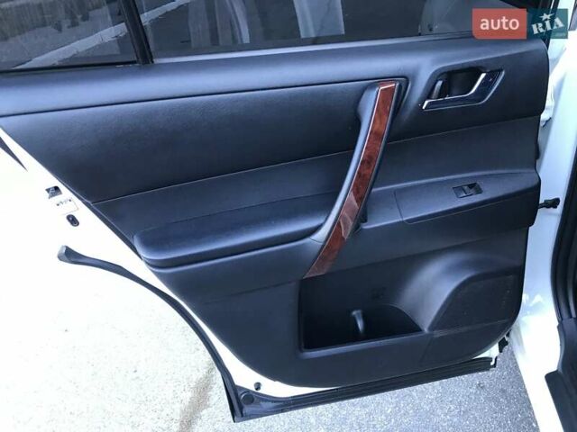 Белый Тойота Хайлендер, объемом двигателя 3.5 л и пробегом 178 тыс. км за 15999 $, фото 22 на Automoto.ua