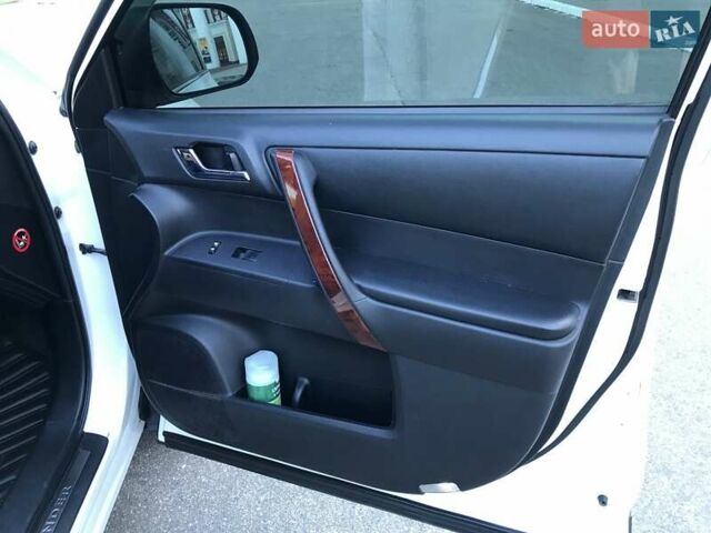 Белый Тойота Хайлендер, объемом двигателя 3.5 л и пробегом 178 тыс. км за 15999 $, фото 32 на Automoto.ua