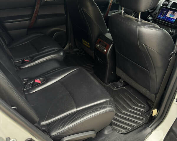 Білий Тойота Хайлендер, об'ємом двигуна 3.5 л та пробігом 178 тис. км за 16200 $, фото 12 на Automoto.ua