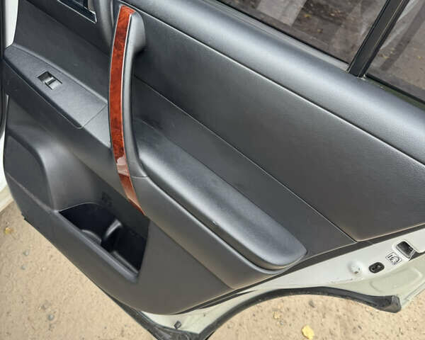 Білий Тойота Хайлендер, об'ємом двигуна 3.5 л та пробігом 178 тис. км за 16200 $, фото 11 на Automoto.ua