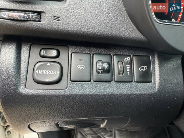 Білий Тойота Хайлендер, об'ємом двигуна 3.5 л та пробігом 178 тис. км за 16200 $, фото 19 на Automoto.ua