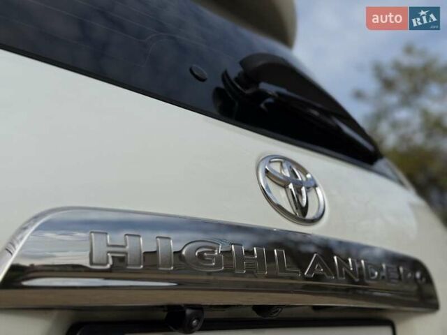 Белый Тойота Хайлендер, объемом двигателя 3.46 л и пробегом 152 тыс. км за 18700 $, фото 27 на Automoto.ua