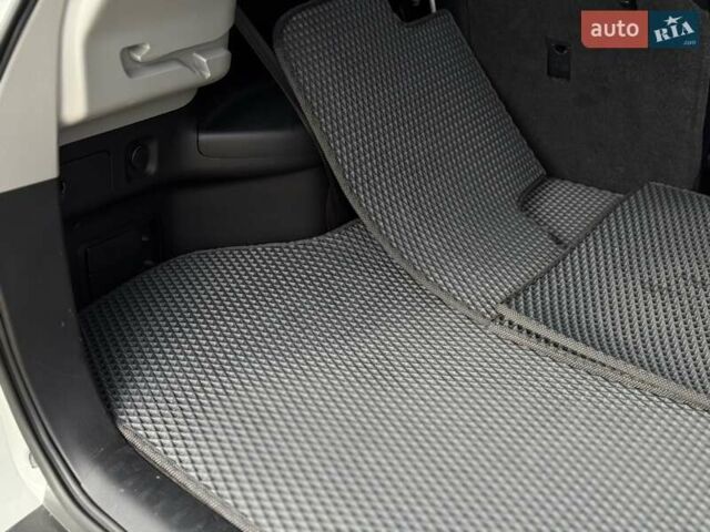 Белый Тойота Хайлендер, объемом двигателя 3.46 л и пробегом 152 тыс. км за 18700 $, фото 52 на Automoto.ua