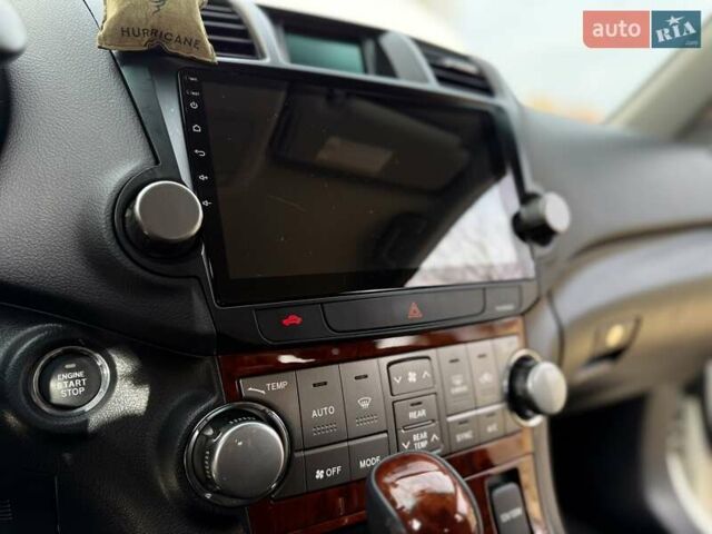 Белый Тойота Хайлендер, объемом двигателя 3.46 л и пробегом 152 тыс. км за 18700 $, фото 66 на Automoto.ua