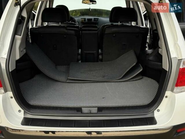 Белый Тойота Хайлендер, объемом двигателя 3.46 л и пробегом 152 тыс. км за 18700 $, фото 51 на Automoto.ua