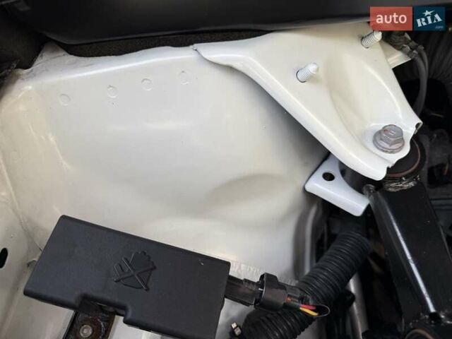 Белый Тойота Хайлендер, объемом двигателя 3.46 л и пробегом 152 тыс. км за 18700 $, фото 70 на Automoto.ua