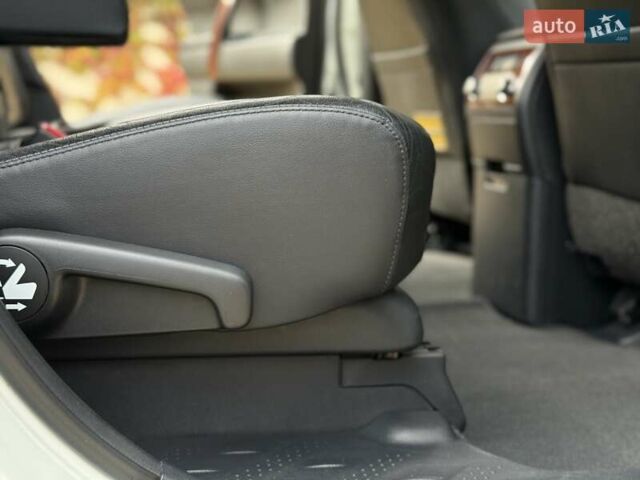 Белый Тойота Хайлендер, объемом двигателя 3.46 л и пробегом 152 тыс. км за 18700 $, фото 42 на Automoto.ua