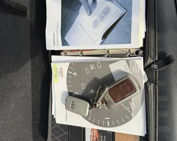 Белый Тойота Хайлендер, объемом двигателя 3.46 л и пробегом 152 тыс. км за 18700 $, фото 81 на Automoto.ua