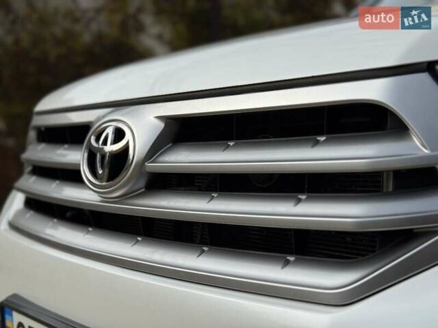 Белый Тойота Хайлендер, объемом двигателя 3.46 л и пробегом 152 тыс. км за 18700 $, фото 11 на Automoto.ua
