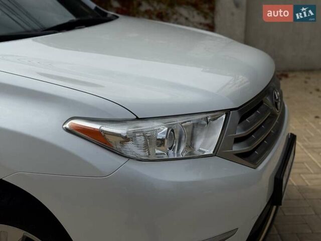 Белый Тойота Хайлендер, объемом двигателя 3.46 л и пробегом 152 тыс. км за 18700 $, фото 21 на Automoto.ua