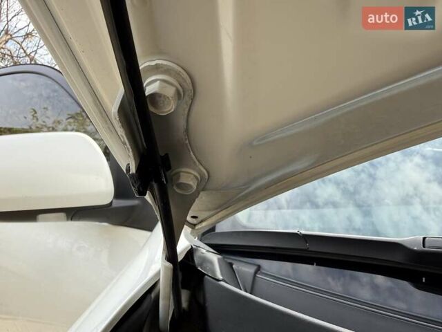 Белый Тойота Хайлендер, объемом двигателя 3.46 л и пробегом 152 тыс. км за 18700 $, фото 72 на Automoto.ua