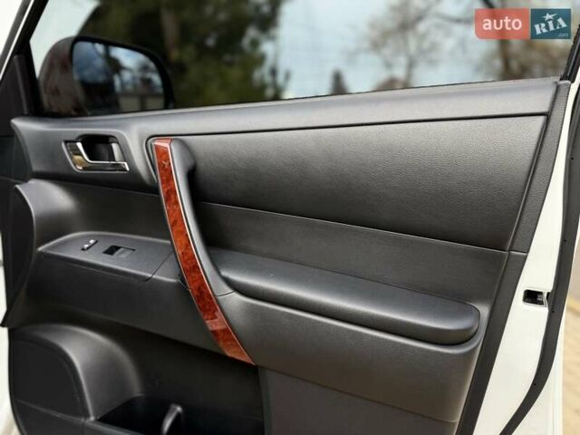 Белый Тойота Хайлендер, объемом двигателя 3.46 л и пробегом 152 тыс. км за 18700 $, фото 49 на Automoto.ua