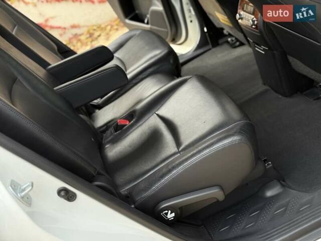 Белый Тойота Хайлендер, объемом двигателя 3.46 л и пробегом 152 тыс. км за 18700 $, фото 41 на Automoto.ua