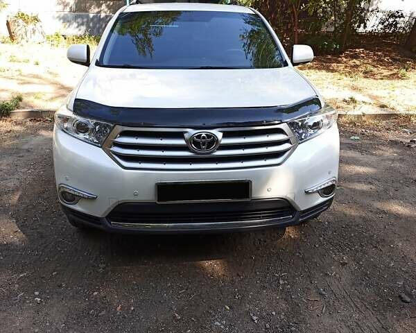 Білий Тойота Хайлендер, об'ємом двигуна 3.46 л та пробігом 211 тис. км за 17450 $, фото 1 на Automoto.ua