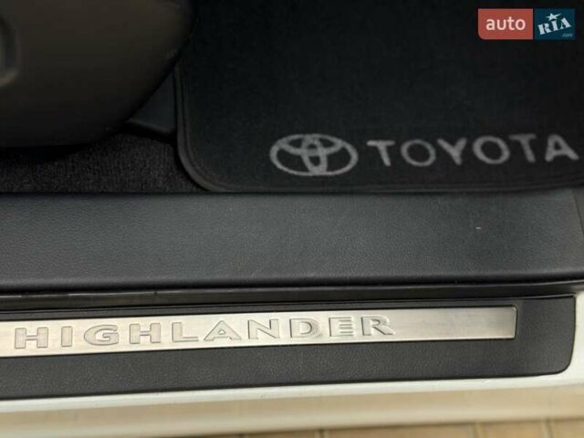 Белый Тойота Хайлендер, объемом двигателя 3.46 л и пробегом 152 тыс. км за 18700 $, фото 44 на Automoto.ua