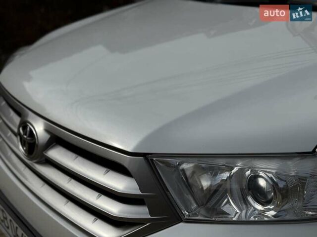 Белый Тойота Хайлендер, объемом двигателя 3.46 л и пробегом 152 тыс. км за 18700 $, фото 10 на Automoto.ua