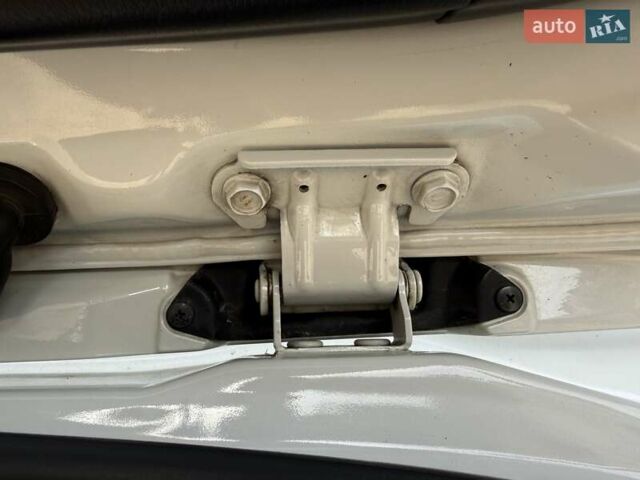 Белый Тойота Хайлендер, объемом двигателя 3.46 л и пробегом 152 тыс. км за 18700 $, фото 76 на Automoto.ua