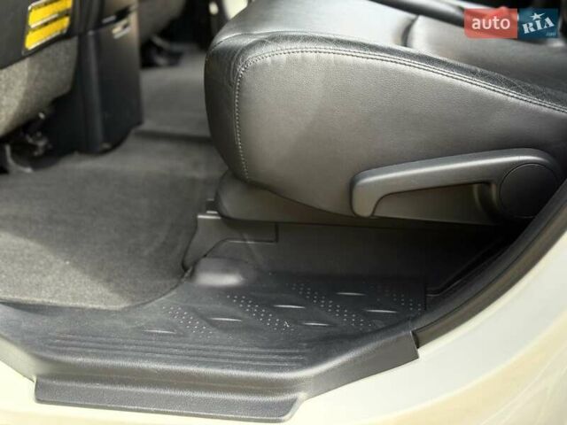 Белый Тойота Хайлендер, объемом двигателя 3.46 л и пробегом 152 тыс. км за 18700 $, фото 55 на Automoto.ua