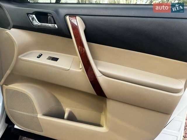 Белый Тойота Хайлендер, объемом двигателя 3.46 л и пробегом 207 тыс. км за 16850 $, фото 31 на Automoto.ua