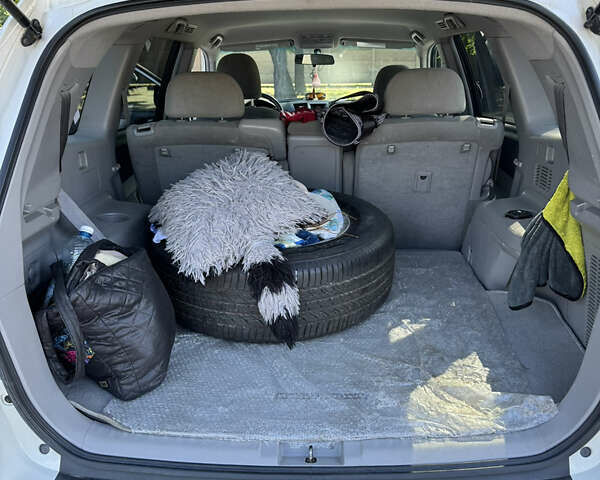 Белый Тойота Хайлендер, объемом двигателя 3.46 л и пробегом 200 тыс. км за 16000 $, фото 6 на Automoto.ua