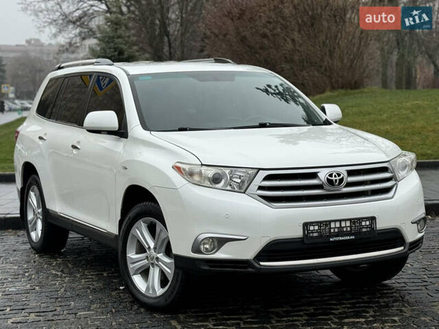Белый Тойота Хайлендер, объемом двигателя 3.46 л и пробегом 200 тыс. км за 14999 $, фото 4 на Automoto.ua