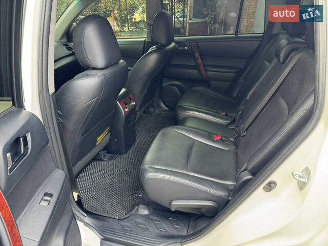 Белый Тойота Хайлендер, объемом двигателя 3.46 л и пробегом 172 тыс. км за 22000 $, фото 25 на Automoto.ua