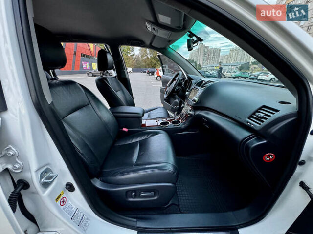 Білий Тойота Хайлендер, об'ємом двигуна 3.46 л та пробігом 175 тис. км за 16100 $, фото 29 на Automoto.ua