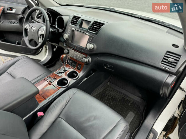 Белый Тойота Хайлендер, объемом двигателя 3.46 л и пробегом 200 тыс. км за 14999 $, фото 63 на Automoto.ua