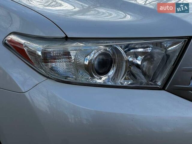 Белый Тойота Хайлендер, объемом двигателя 3.46 л и пробегом 207 тыс. км за 16850 $, фото 4 на Automoto.ua