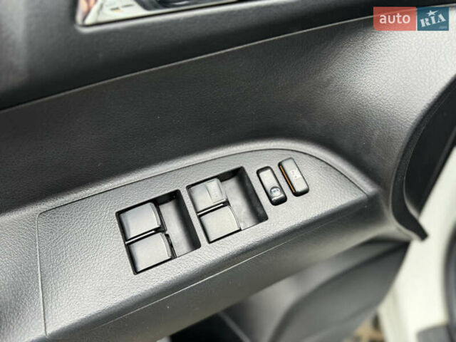 Белый Тойота Хайлендер, объемом двигателя 3.46 л и пробегом 200 тыс. км за 14999 $, фото 47 на Automoto.ua