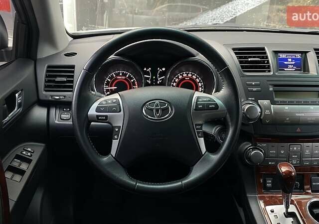 Белый Тойота Хайлендер, объемом двигателя 3.46 л и пробегом 28 тыс. км за 25622 $, фото 10 на Automoto.ua