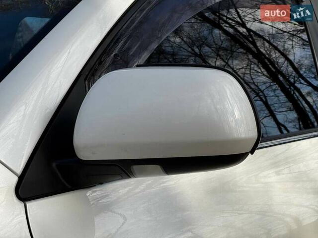 Белый Тойота Хайлендер, объемом двигателя 3.46 л и пробегом 207 тыс. км за 16850 $, фото 8 на Automoto.ua