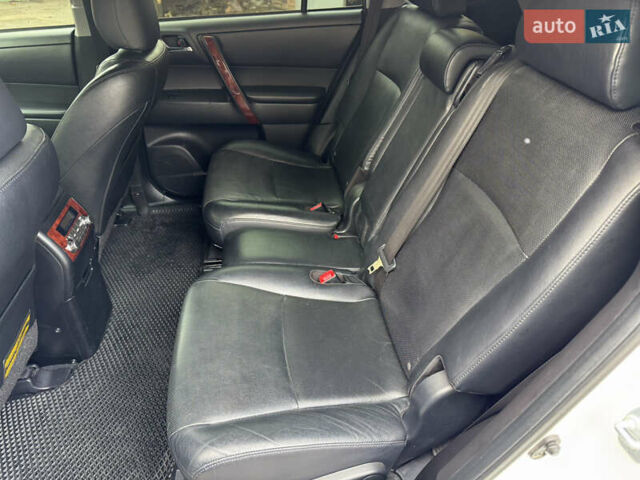 Белый Тойота Хайлендер, объемом двигателя 3.46 л и пробегом 172 тыс. км за 22000 $, фото 23 на Automoto.ua