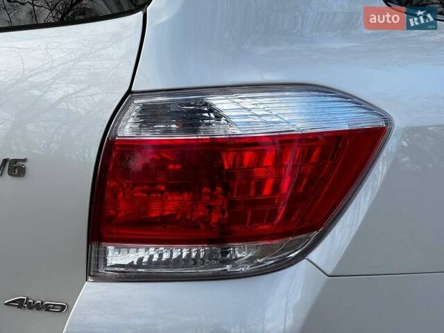 Белый Тойота Хайлендер, объемом двигателя 3.46 л и пробегом 207 тыс. км за 16850 $, фото 14 на Automoto.ua