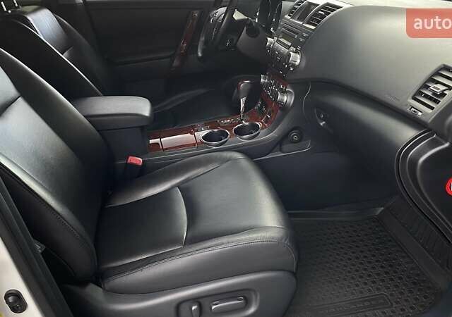 Белый Тойота Хайлендер, объемом двигателя 3.46 л и пробегом 28 тыс. км за 25622 $, фото 5 на Automoto.ua