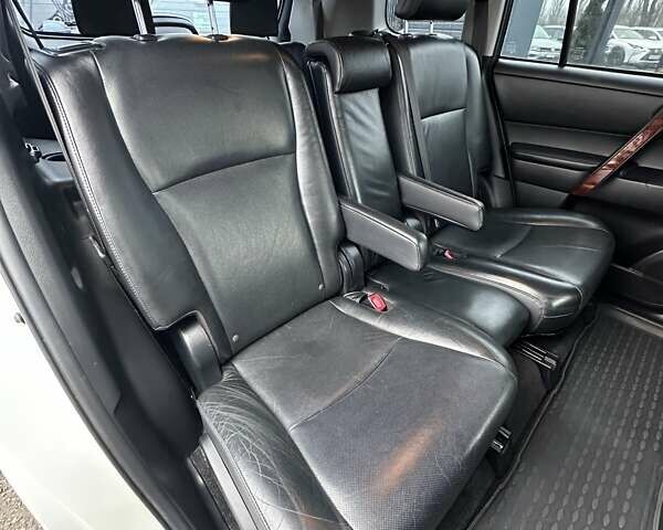 Белый Тойота Хайлендер, объемом двигателя 3.46 л и пробегом 199 тыс. км за 18000 $, фото 17 на Automoto.ua