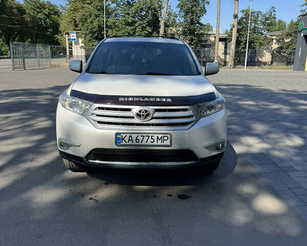 Белый Тойота Хайлендер, объемом двигателя 3.46 л и пробегом 200 тыс. км за 16000 $, фото 1 на Automoto.ua