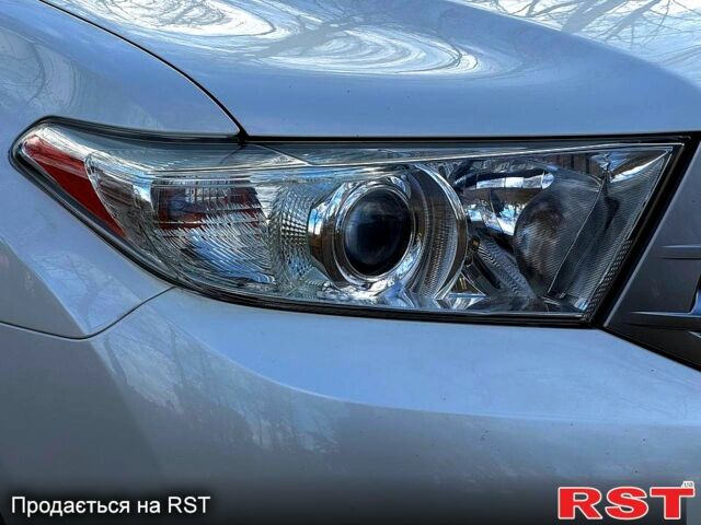 Білий Тойота Хайлендер, об'ємом двигуна 3.5 л та пробігом 207 тис. км за 16850 $, фото 1 на Automoto.ua