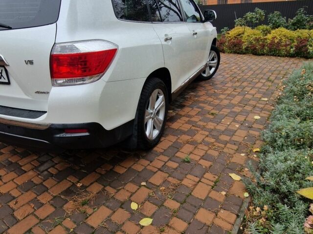 Білий Тойота Хайлендер, об'ємом двигуна 0 л та пробігом 267 тис. км за 391 $, фото 10 на Automoto.ua