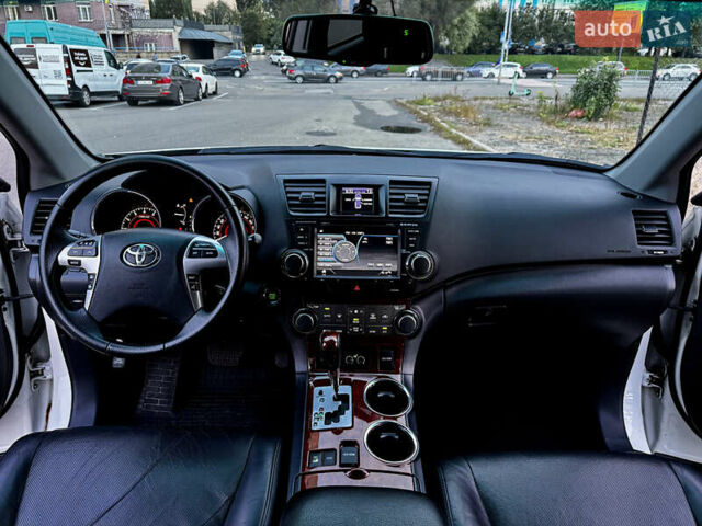 Білий Тойота Хайлендер, об'ємом двигуна 3.46 л та пробігом 175 тис. км за 16100 $, фото 34 на Automoto.ua