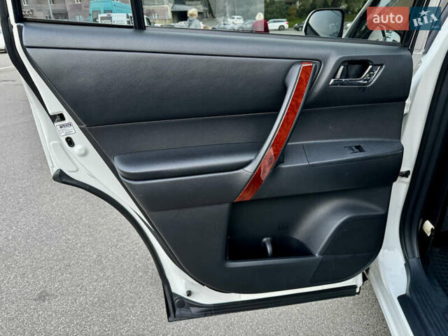 Білий Тойота Хайлендер, об'ємом двигуна 3.46 л та пробігом 175 тис. км за 16100 $, фото 23 на Automoto.ua