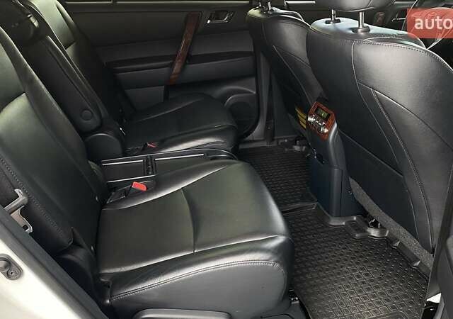 Белый Тойота Хайлендер, объемом двигателя 3.46 л и пробегом 28 тыс. км за 25622 $, фото 7 на Automoto.ua