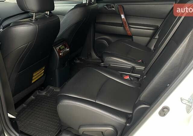 Белый Тойота Хайлендер, объемом двигателя 3.46 л и пробегом 28 тыс. км за 25622 $, фото 8 на Automoto.ua