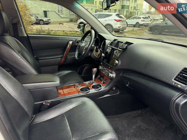 Белый Тойота Хайлендер, объемом двигателя 3.46 л и пробегом 172 тыс. км за 22000 $, фото 34 на Automoto.ua