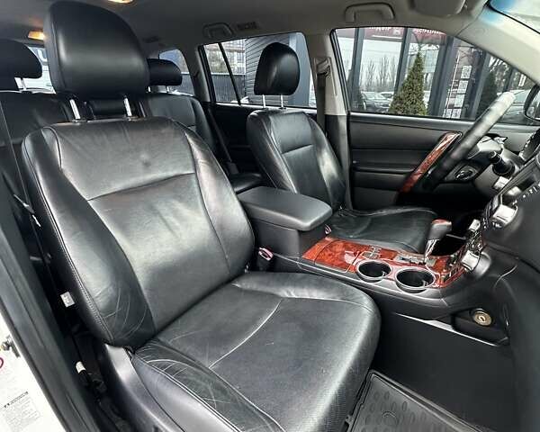 Белый Тойота Хайлендер, объемом двигателя 3.46 л и пробегом 199 тыс. км за 18000 $, фото 21 на Automoto.ua